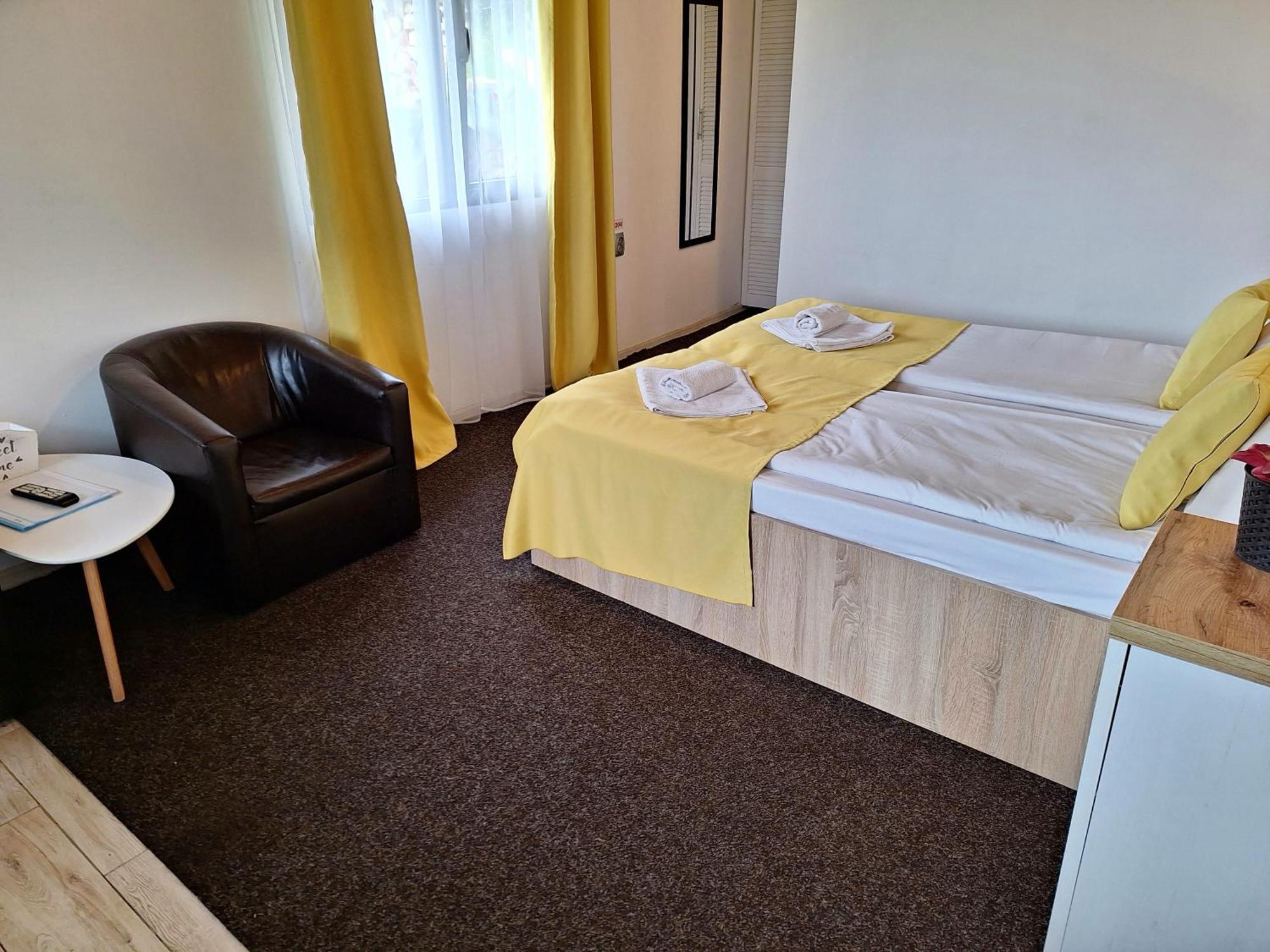 Pensiunea Tinelu Brasov Săcele Buitenkant foto